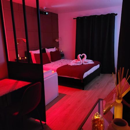 Nuit D'Evasion Love Room Avec Baignoire Balneotherapie Tolone Esterno foto