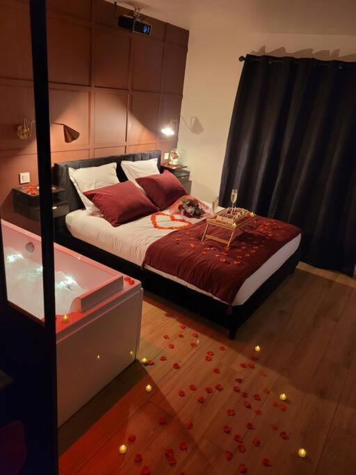 Nuit D'Evasion Love Room Avec Baignoire Balneotherapie Tolone Esterno foto