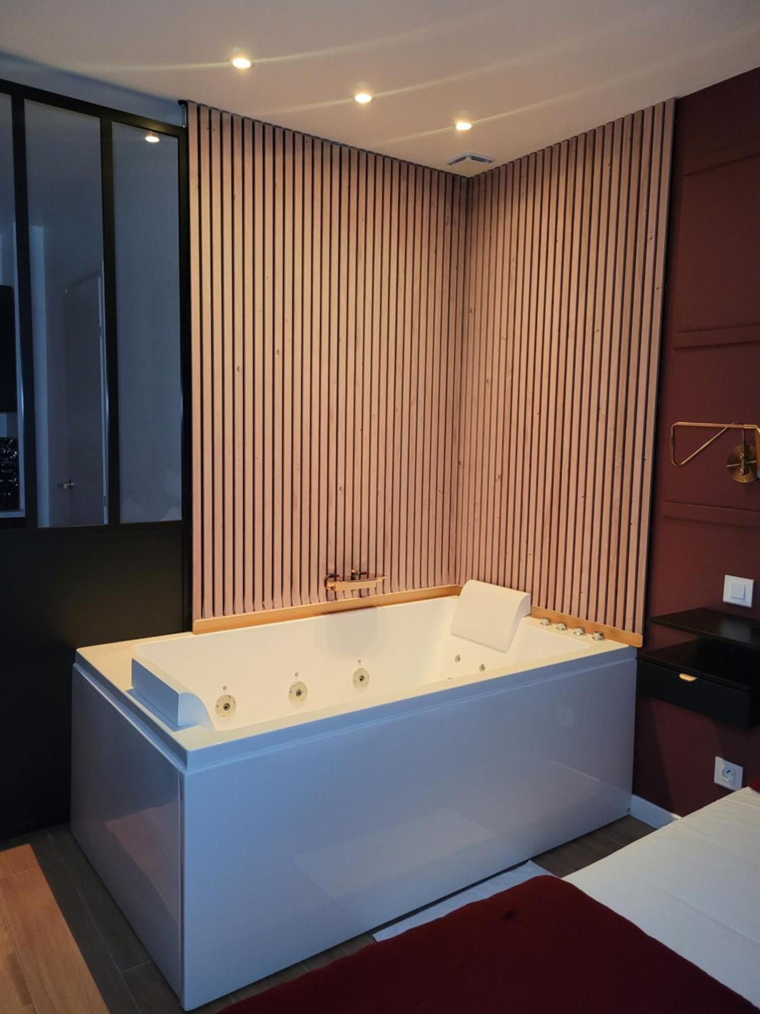Nuit D'Evasion Love Room Avec Baignoire Balneotherapie Tolone Esterno foto